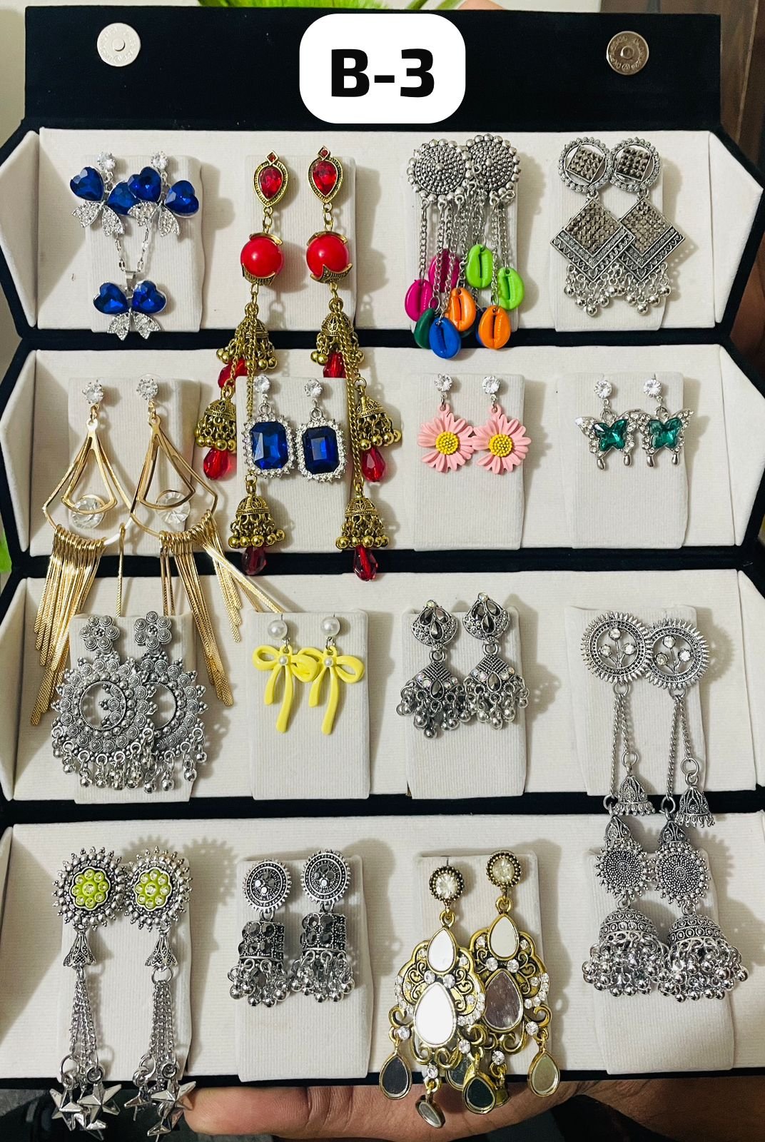 কালো ঝুমকা বক্স - ১৬ সেট B Serial